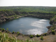 озеро, образовавшееся в карьре